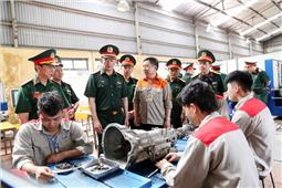 Chính ủy Quân khu kiểm tra, nắm tình hình tại Trường Cao đẳng Nghề số 1 - Bộ Quốc phòng